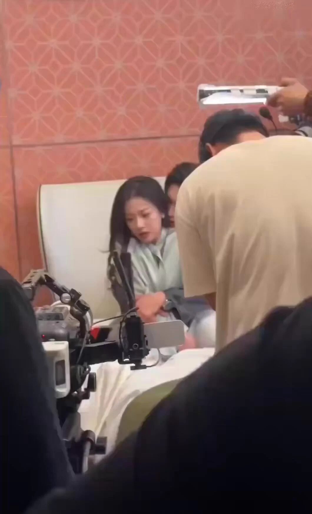 信我，下面绝对是湿的🙂 https://t.co/DeOGRDeBcY