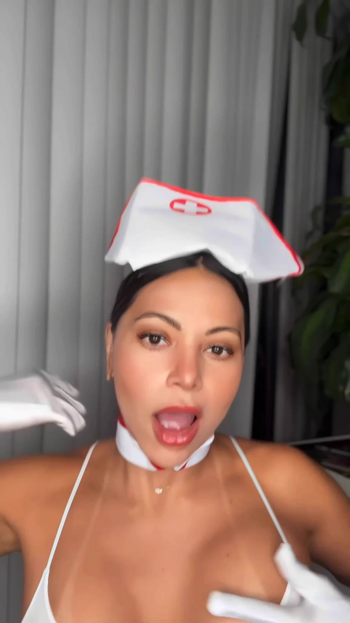 Your fav nurse 👩‍⚕️ is here tonight #halloweencostume https://t.co/FylSjEiGWn