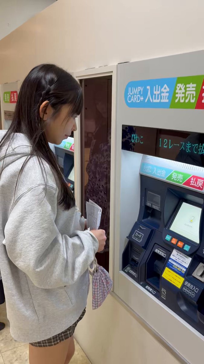 ボートレース住之江🌊
お越しくださったみなさんありがとうございました！
舟券初購入🥰🥰
めちゃくちゃ楽しかったぁぁぁあ！！みんなでワイワイ予想して観戦最高だねッ！ https://t.co/GhCxr1GMbE