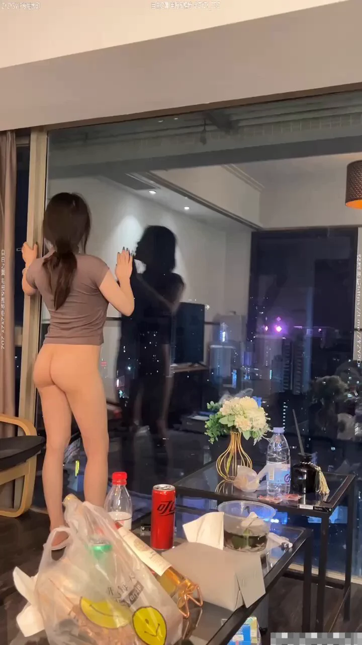贱狗们，你就跪在床下，好好看着你女王是怎么被男主操高潮的吧！
然后好好闻闻然后舔干净吧！
这是你的女主被大鸡吧操出来的精水哦，贱王八！ https://t.co/fDchvc6UAM