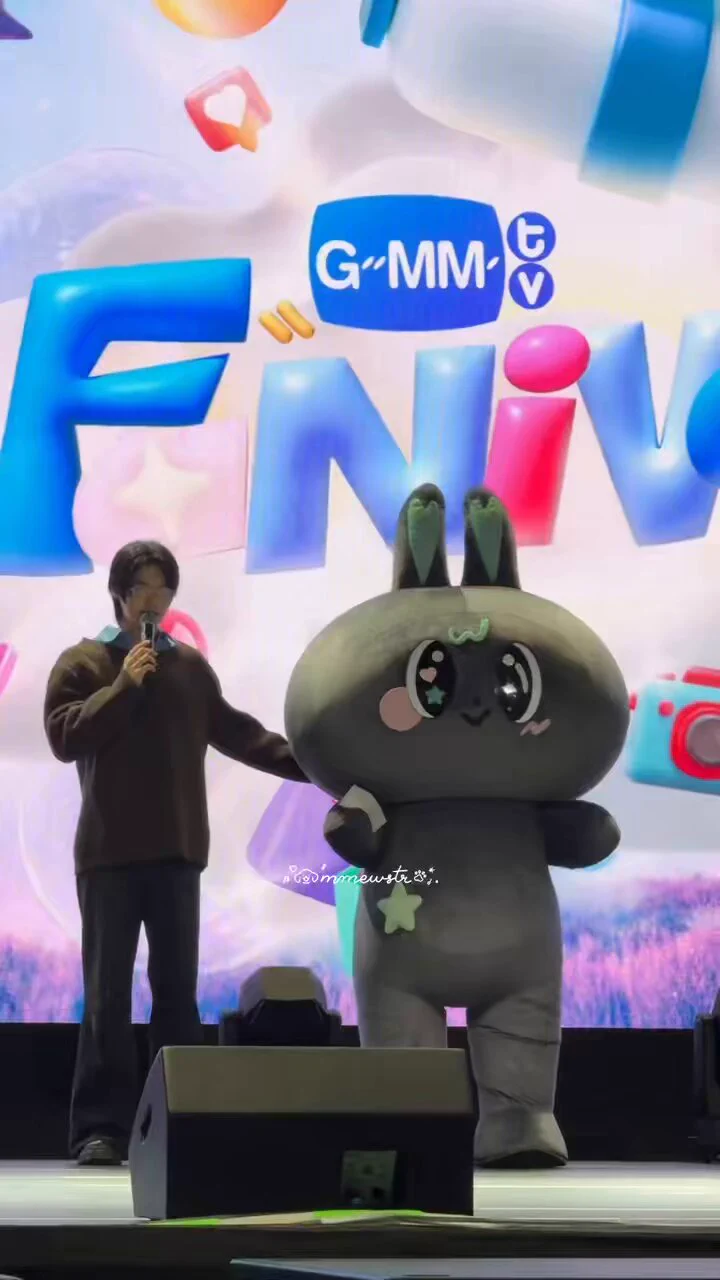 可愛死！趕快有人讓這對父子一起出席活動！😭

WIN METAA FANIVAL FANSIGN
#GMMTVFANIVALxWin
#METAA
#winmetawin 

 https://t.co/8qqhQ6dNBC