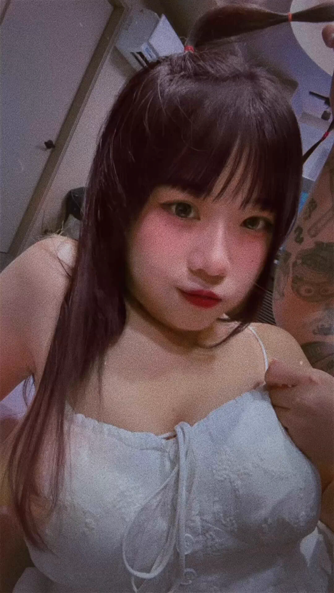 不看我的大乳房還是蠻正的吧？吧？吧？
還是完全沒有 我在自作多情 🤨 https://t.co/n42KIKj0Fz