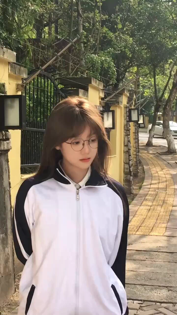 上海05年165D
英文系学生🎓在校学生小鹿🦌
    本科生在读🉑查学信网
天然白虎🐯 纯天然零整容
    🫰🏻极品百纯幼 初恋女友
  ✨明朗干净    配合度高.
   皮肤超細膩  白皙滑嫩 🌟    
        💗声音超嗲  让人欲罢不能
      
      初恋白月光    极品女友体验
联系奶喵：https://t.co/luucUGw4aW https://t.co/eid08T3k6E