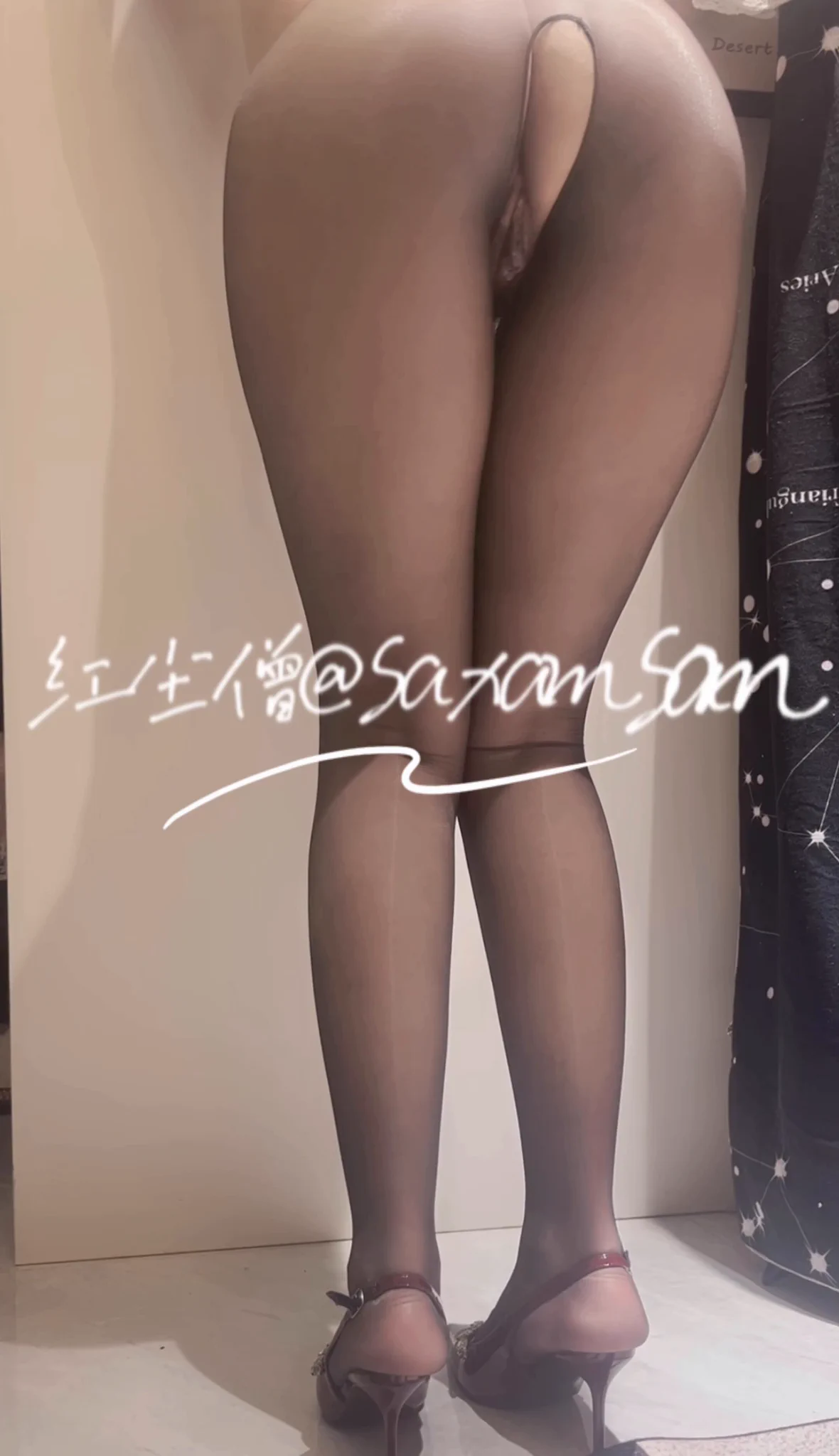 酒馆搭讪的少妇   最近发现了民谣酒馆少妇人妻很多  但是多观察一下 注意一下对方老公在不在  别搭讪和老公一起来的

做之前把自己的毛刮了想当白虎逼 一边操她一边还要吃假鸡巴

@Xiaoxiaofoer @ToukaYuan @MitsumeDoji https://t.co/vvnHCExKZ5