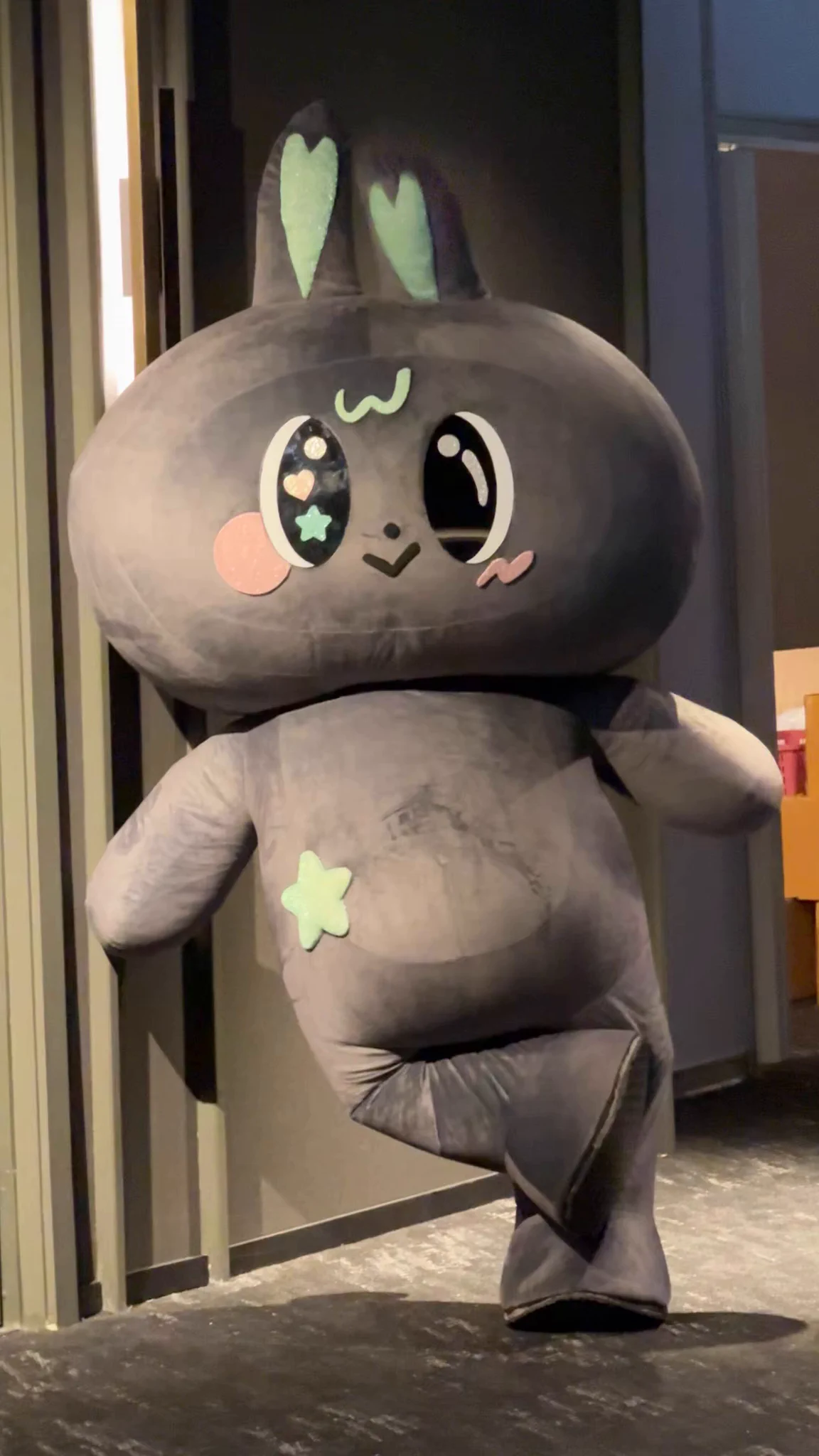 METAA這姿勢是怎樣？🤣🤣🤣

#METAA 

 https://t.co/E1OrmMbZ9r