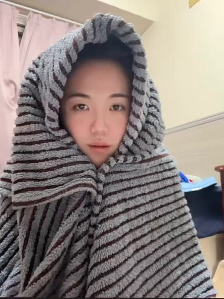 晚安💤

狗狗今天去醫院

回來頭暈暈的🤣

狗狗要去睡覺了～ https://t.co/FmKBtNgjQA