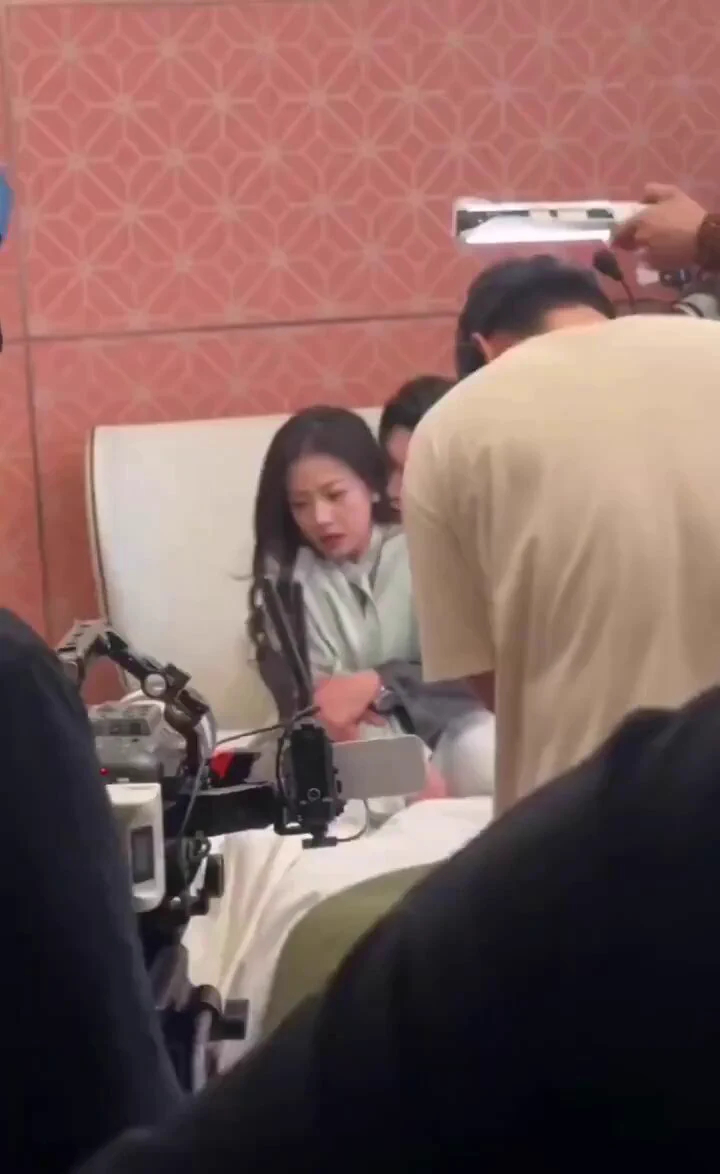 假戏真做....... https://t.co/ymPQmOnTAn