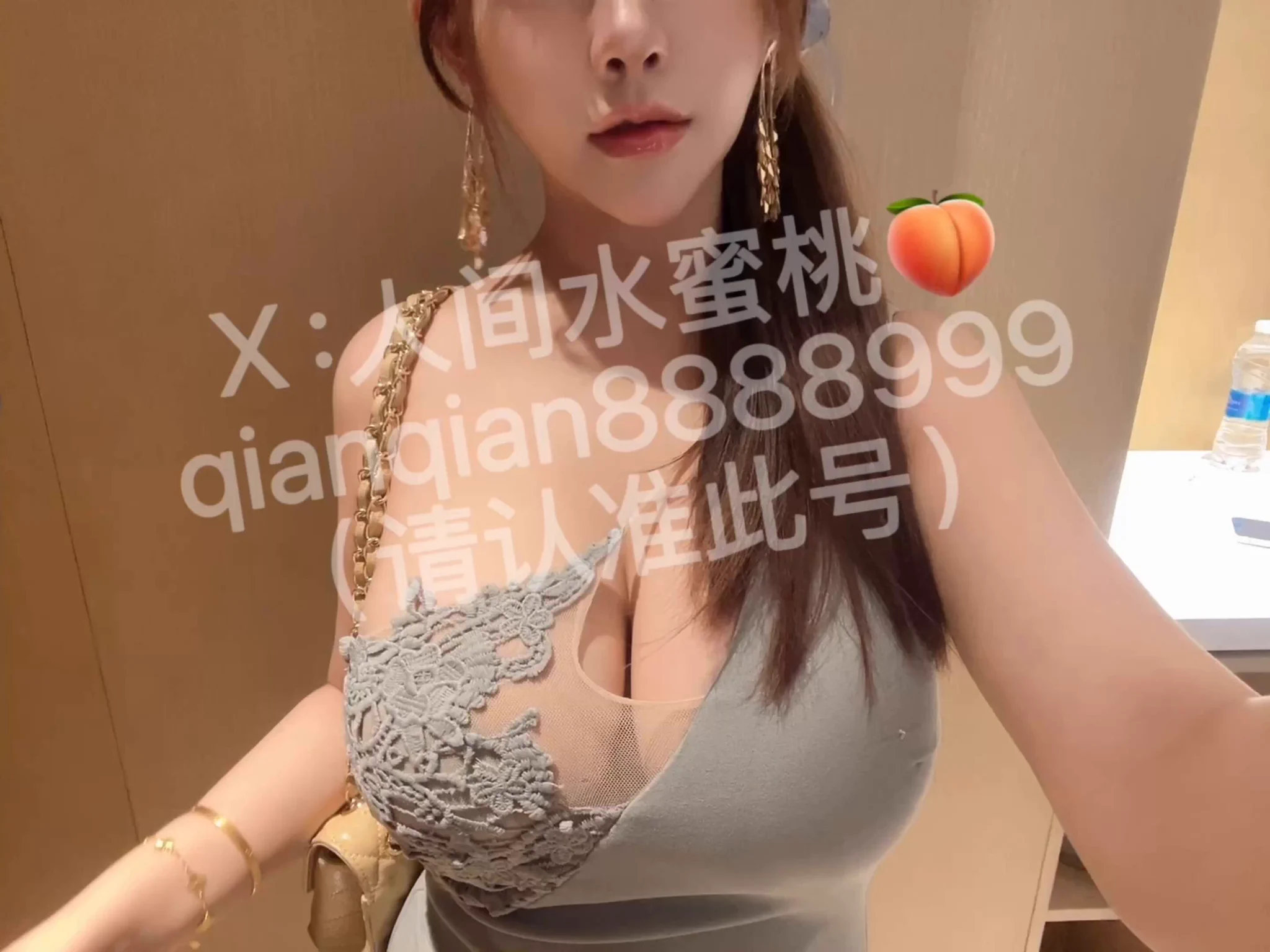 走在大街上还是习惯性地被视奸，感觉不要太爽，尤其是那些猥琐的老男人，眼里全是满满的欲望，不带任何遮掩的，这一点我恰恰挺上头的；谁知道这么精致的脸蛋和性感的巨乳之后会这么反差呢👄 https://t.co/TQcWWC2GWf