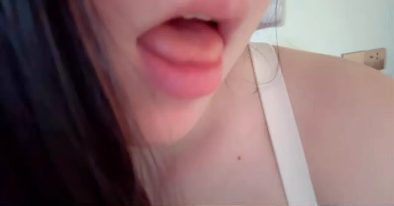 邻家姐姐😛 https://t.co/8iwDHsd1c7