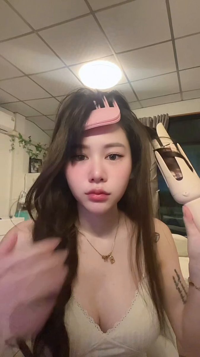 ลอนสวยก่อนนอน 😆💗🤏🏻 https://t.co/jQdIR6yanw