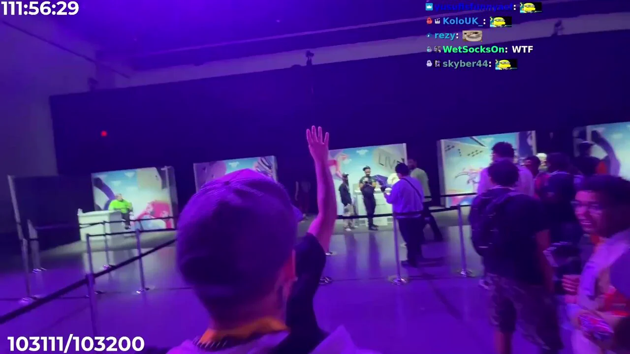 StableRonaldo surprised DeshaeFrost at his TwitchCon meet and greet and instantly palmed his bald head 😭 https://t.co/wzGBtTCWZE