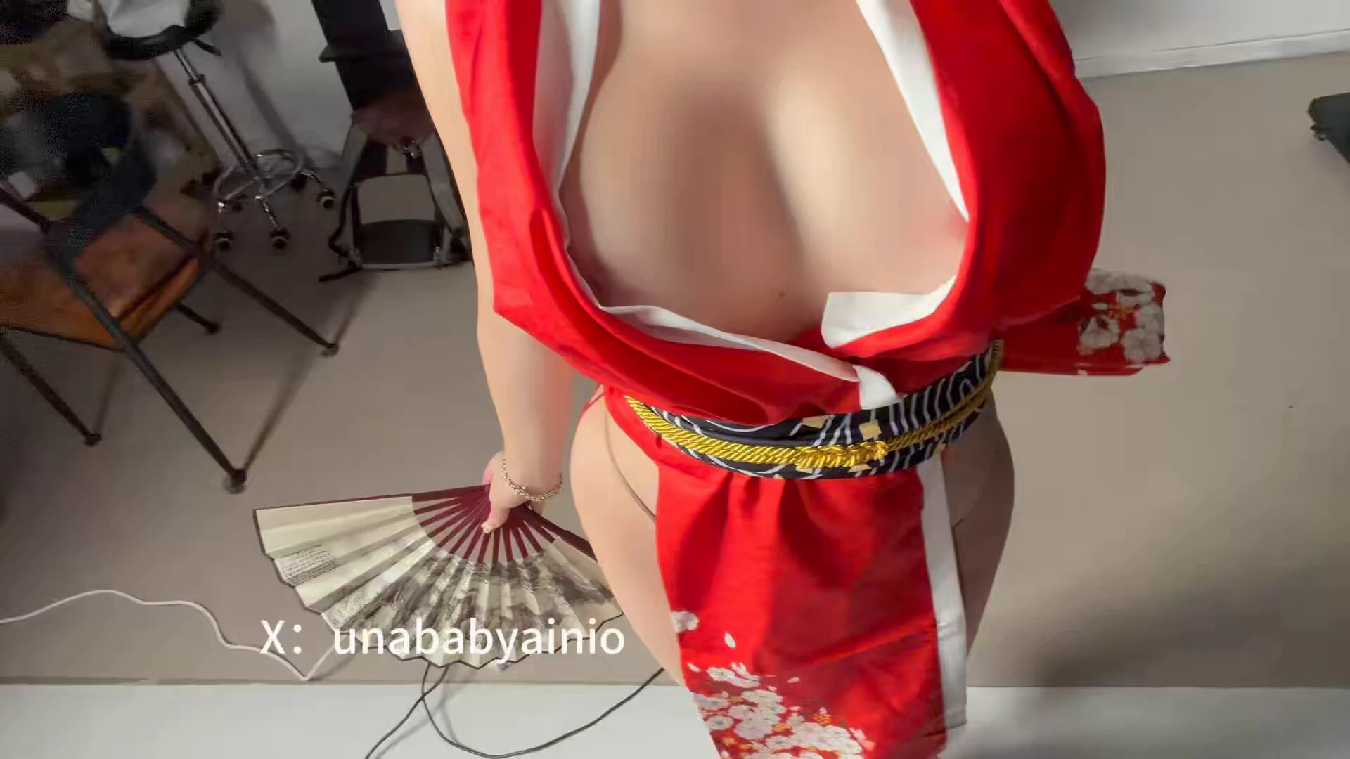 “片场随手自拍。”

#巨乳 
#cos 
#火爆李老师 
#私房 

@Xiaoxiaofoer 
@MitsumeDoji 
@ToukaYuan https://t.co/7V0bflstDZ