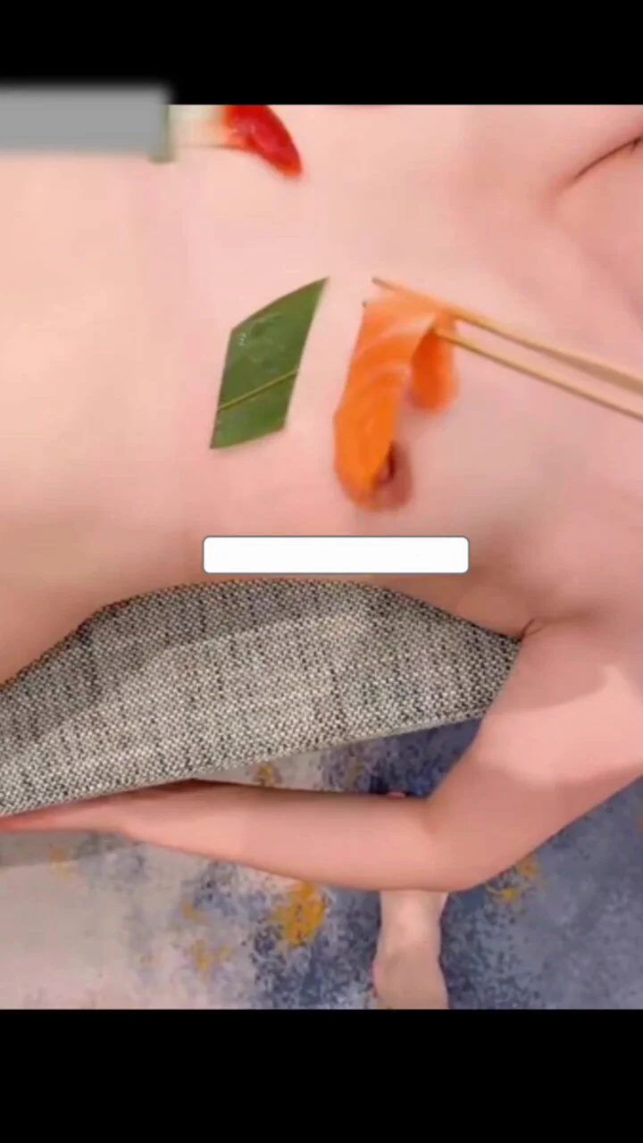 🔥贡献自己的老婆当餐桌！国内夫妻大玩女体盛！

人体盛宴结束后，轮流调教淫妻，老婆叫的太骚了，应该是很爽哦😁

🔥完整版点我个人简介的VIP链接，到视频群，搜2510212即可看 https://t.co/0vmHZepWP9