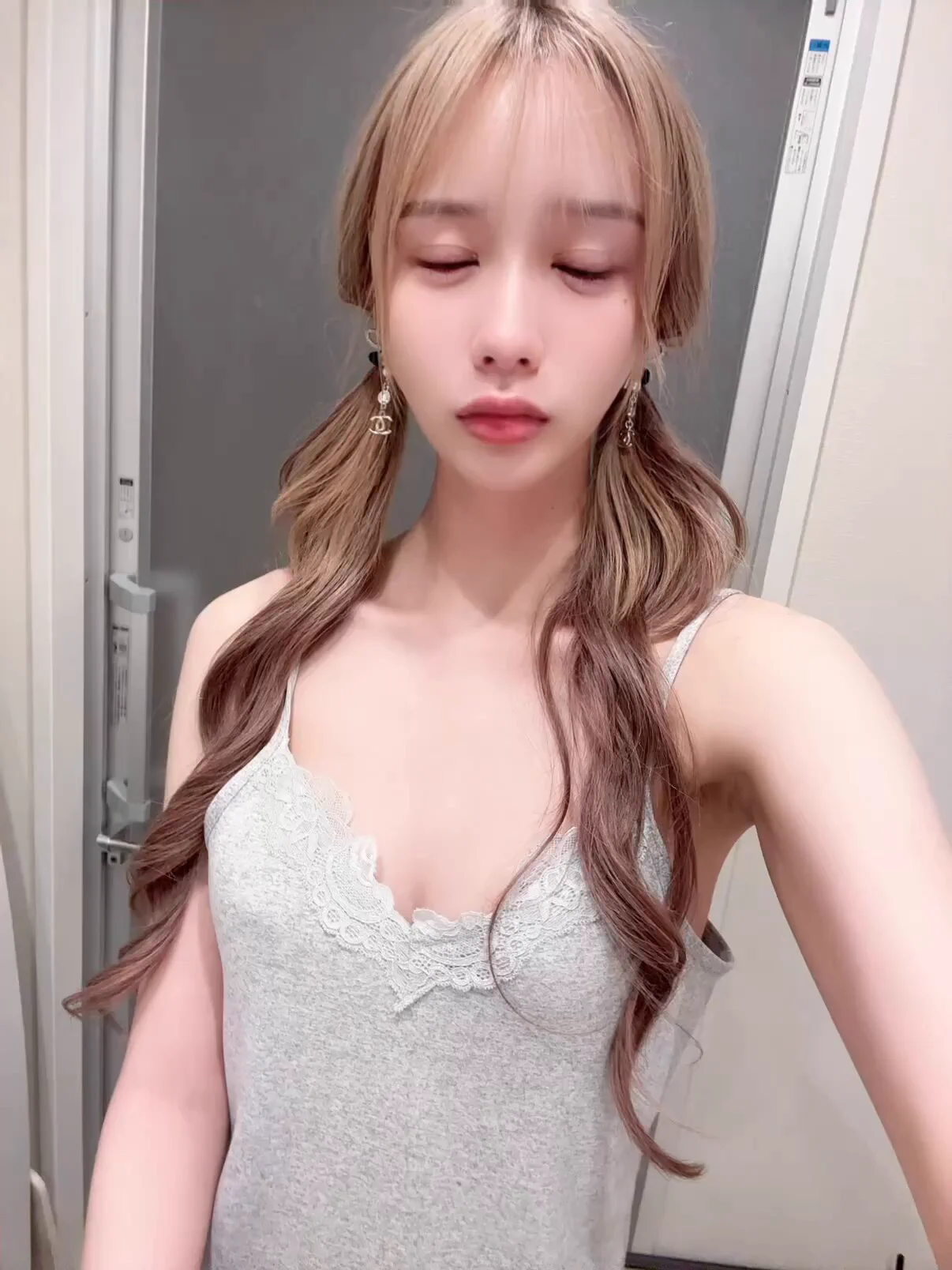 あと2日でこの髪色とはお別れです🥺 https://t.co/ymOWOhzqBk