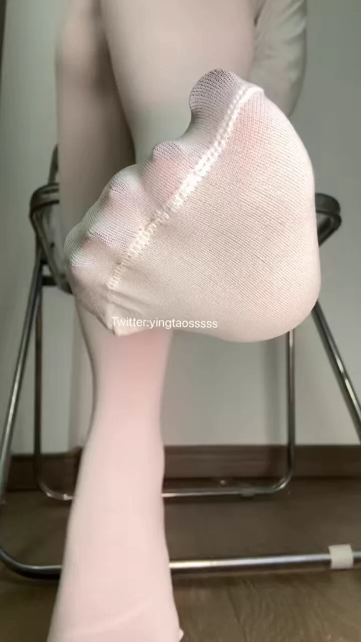 跳舞💃🏻暴汗几小时的舞蹈大袜🧦，微微发黄的袜底吸满了脚汗，特别浓郁的酸臭味
(完整版视频5分58秒)
(关注➕点赞➕转发➕评论抽奖送照片)
@BBBBTTTCC
@SexytoBaby
@SexytoDoll
@SexytoGirl https://t.co/HI0ktg97z8