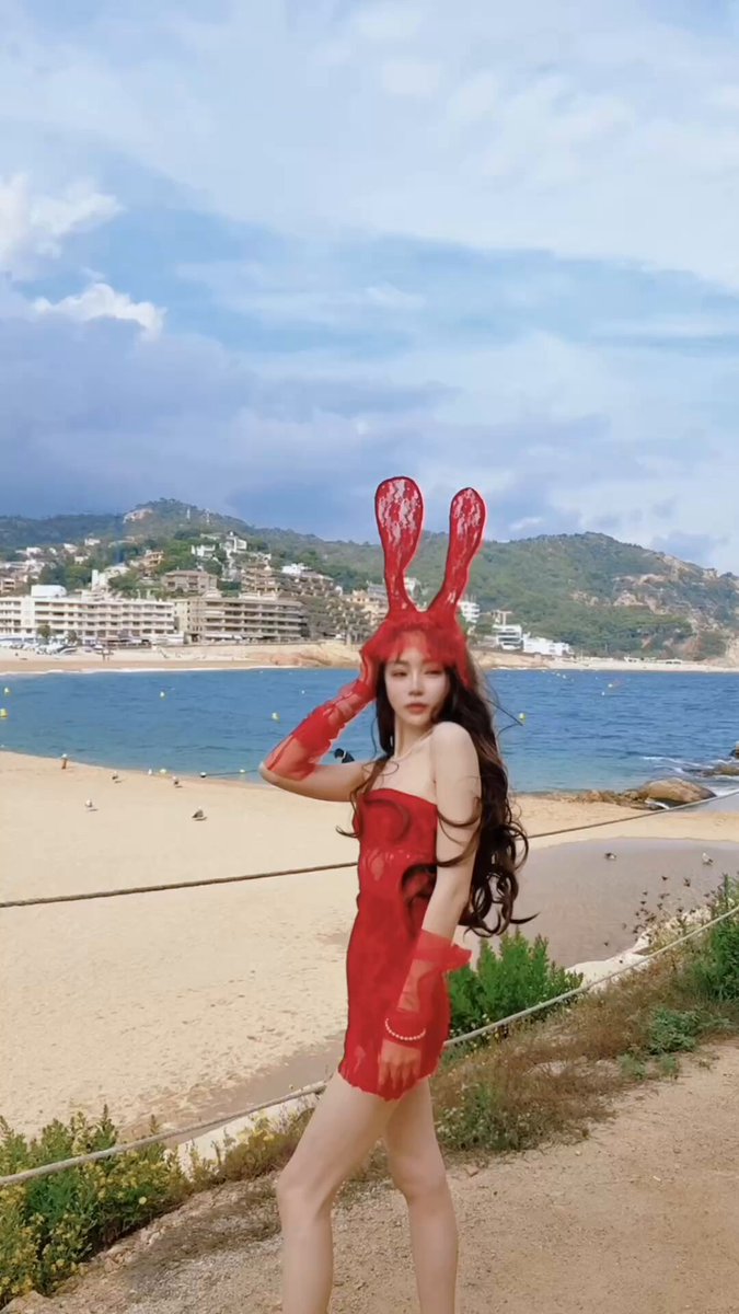 那就先去找自己吧
勇敢 独立 追求自己理想的生活
我相信 志同道合的那个人 会和他在途中相遇
最近有点不务正业哦，马上回归哦 https://t.co/7EQoRPO6Kr