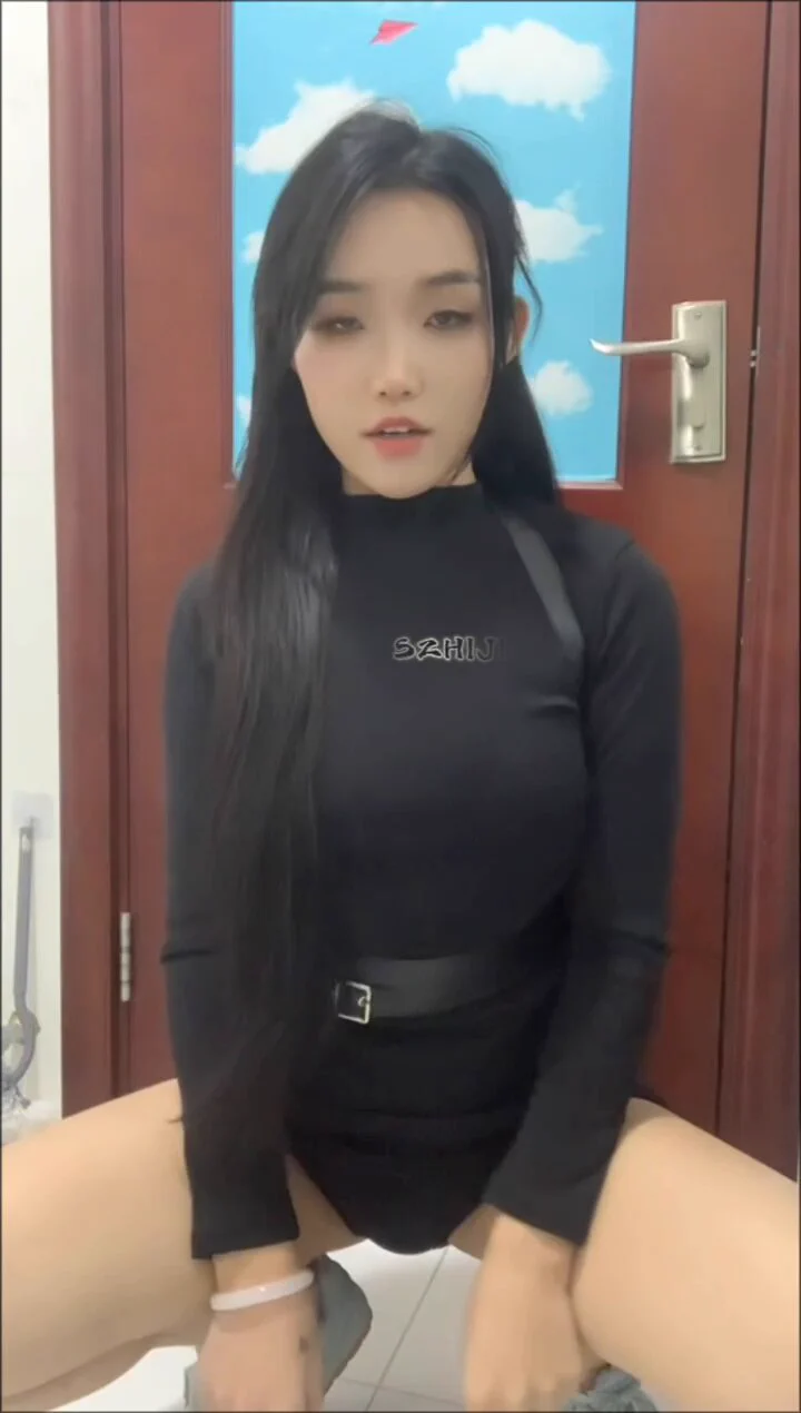 屏幕前的狗儿子们把狗嘴张大一些,妈妈今天开心要赏赐黄金圣水给你们了。想给妈妈当小马桶的话表情就更加犯贱一些,让妈妈直接拉干净在你们狗嘴狗脸上。
#黄金圣水 #北京SM
@Xiaoxiaofoer
@ToukaYuan
@MitsumeDoji https://t.co/MEYO7sqdCo