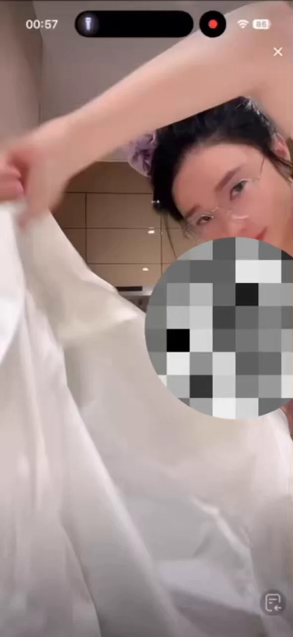 这主播没穿好衣服就来了 这奶子太大了

此视频观看去图片水印网址观看 https://t.co/p14i8u9uAs