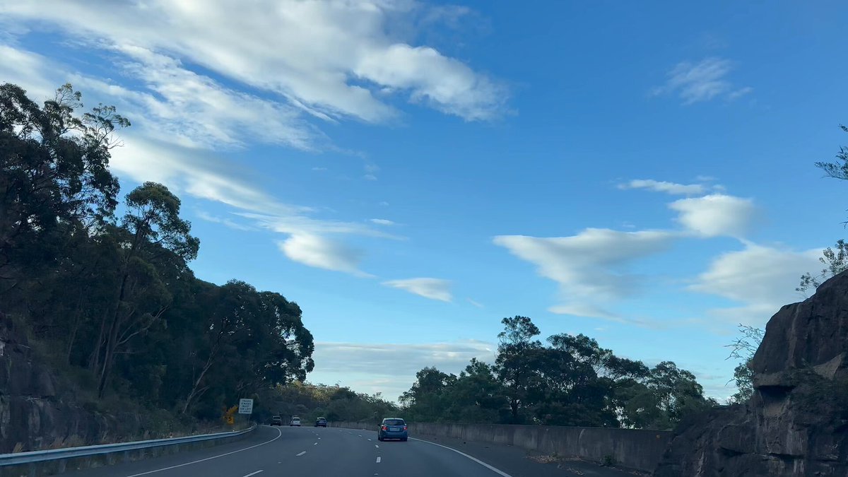 回家路上，好开心。 https://t.co/fjcgVeR6Ju