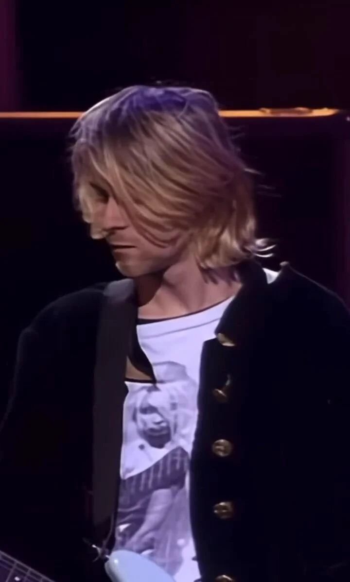 Nirvana - Come As You Are (live at MTV Live and Loud, 1993) https://t.co/RSWvVzs4Zm