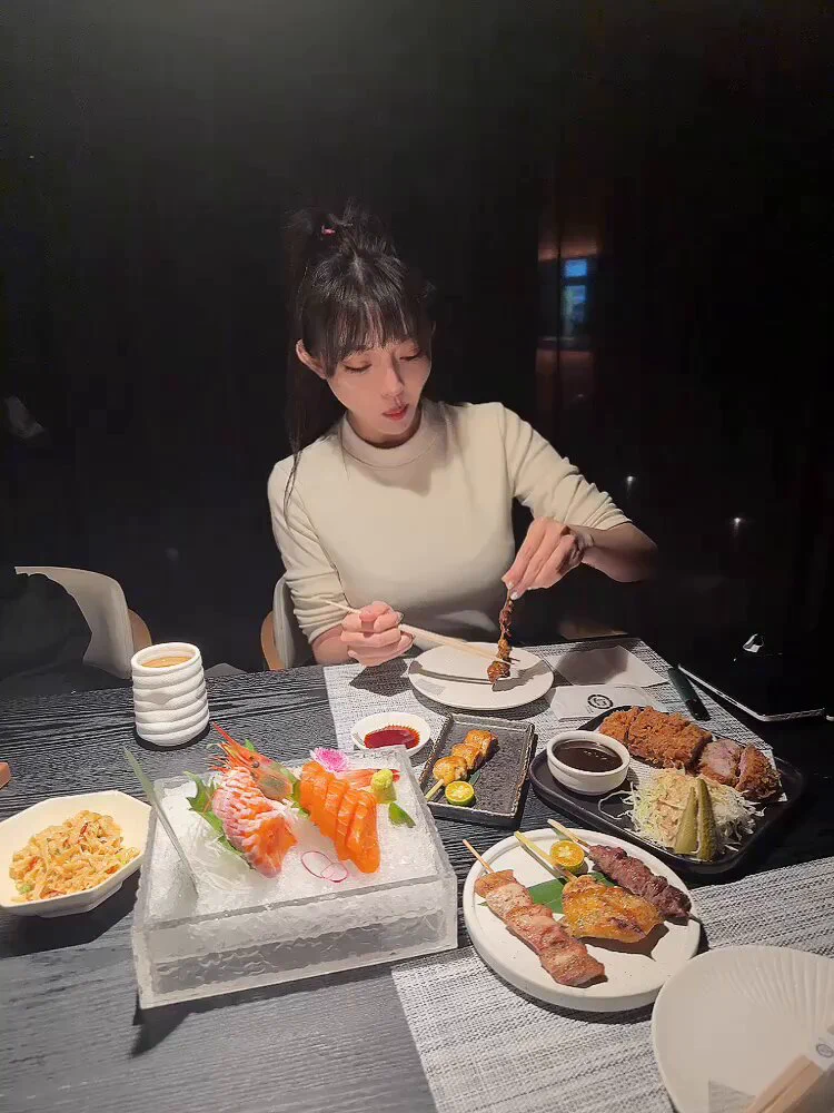 謝謝妳
為了感謝我勞心勞力貼心表現
請我吃了一頓漂亮飯
其實妳更漂亮…..

#南京妹紙 https://t.co/JNseSM0z8W