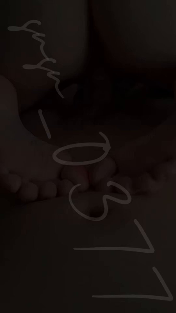 差點就當成限動發出去..還好沒按
哀居機制絕對會直接停權
-
沒可能我玩蛋蛋玩一個太開心就迷糊了
還有下次能不要把我的腳折成這樣嗎..

 #特效真好看
#懲罰偷踩你肚肚三下 
還有人不知道我的哀居嗎 𝐈𝐠:𝐬𝐮𝐬𝐮𝟏𝟔𝟎𝟕𝟕 https://t.co/ZSzmUXis0v