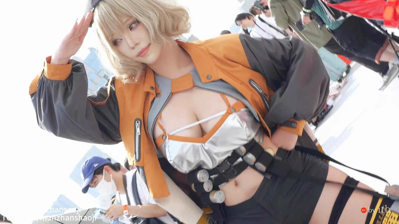 漫展女菩萨  坦胸漏乳  搔首弄姿   露点边缘疯狂试探   给摄影师们内存都拍爆了    #漫展 #暴露狂 #cosplay

主页电报群内更精彩 https://t.co/fPVaoW1EaW