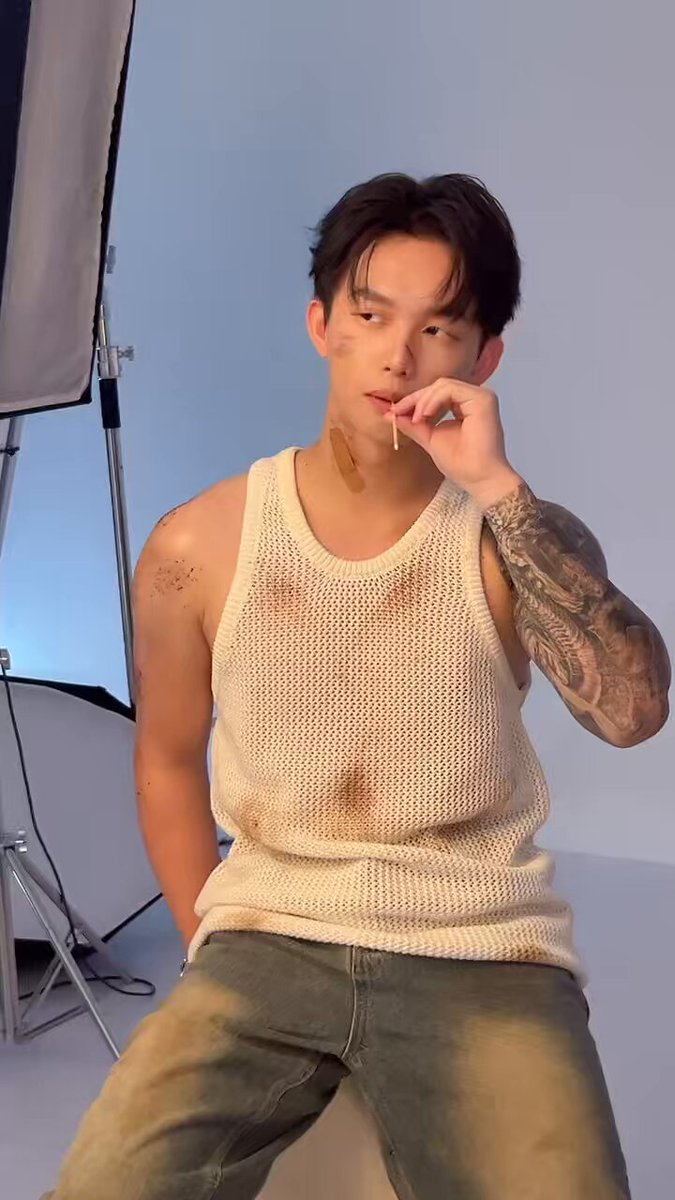 @Alice7706 說我都約不到
是因為照片太醜了
所以直接帶我去重拍。
直接演受傷的AV男優🤔這下總可以了吧⋯ https://t.co/WaZT0V9JFF