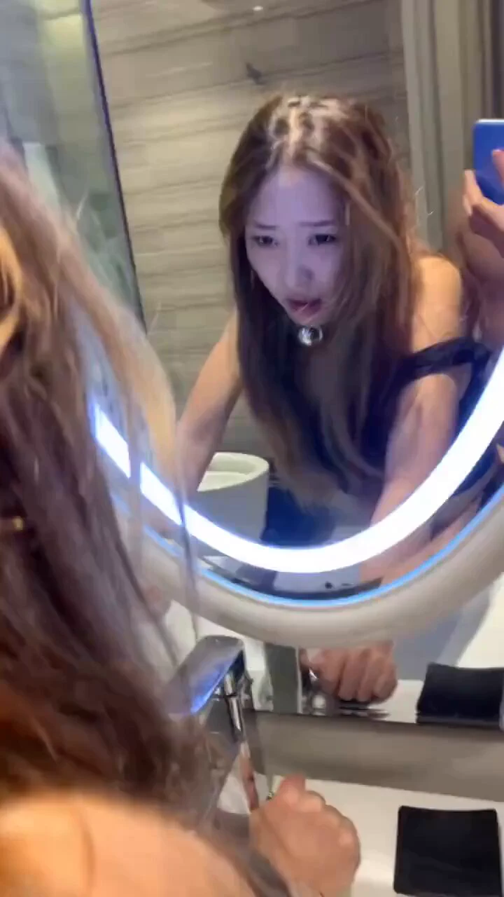 福利 ——银行母狗露脸版

chudai
@BBBBTTTCC
@SexytoDoll
@SexytoGirl
@SexytoBaby https://t.co/gvP0dFxixP