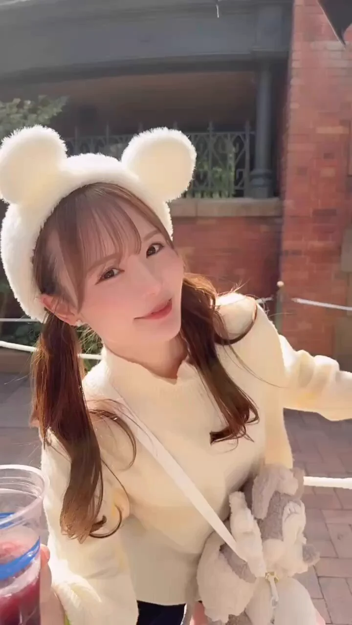 2025年イベント情報❤︎

🌷１１月🌷

11月15日　リリースイベント定員60名
　↪︎11月7日発券https://t.co/VMmaWMjNBK
11月22日　カレンダーイベント　完売🌼

------------------------🎀--------

🌷１２月🌷

12月14日　運気爆上げラストイベント
　↪︎詳細おまちを！！@ent371 

12月20、21日　岡山神戸イベント
　↪︎20日神戸https://t.co/VLf3KG73S8
　　21日岡山https://t.co/hxXCV1GlLh
12月27日　コスプレ写真集イベント
　↪︎残り1冊券のみ！　https://t.co/Be9A656Rjc
12月28日　ファンクラブ会員限定オフ会
　↪︎定員10名のみ！詳細もう少しおまちを！https://t.co/ggxUglhJ2N

年内盛りだくさんになります❤︎
完売しているイベントも沢山あって
とても嬉しい❤︎

初心者🔰様でも来やすいイベントは
岡山兵庫、コスプレ写真集かな？
ファンクラブオフ会は10名限定なので
ハードル高めかな😭😭

いつも来てくれる方達も、オフ会今回は人数少なめになりますが、濃い時間を過ごせれるはずなので年末忙しいかもしれませぬがよろしくお願いします🙇