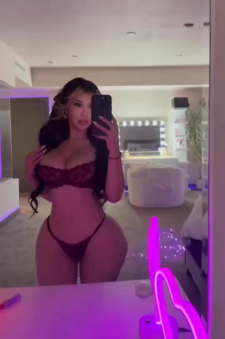 rate me 1-10 🥹 https://t.co/CESmYeX7a4