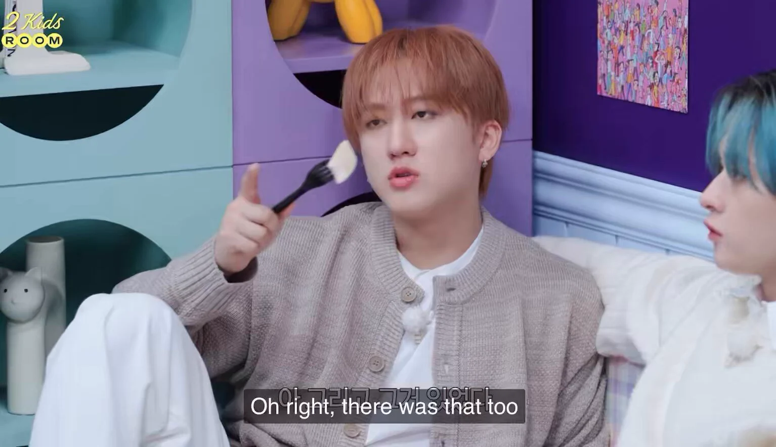 during tour, the members were hanging out in jeongin's room but the 00z left early, jeongin went to bed and only chan, leeknow and changbin left. they kept kissing jeongin while he was sleeping then they went back to their own room 😭 https://t.co/MCWl7bRu2Y