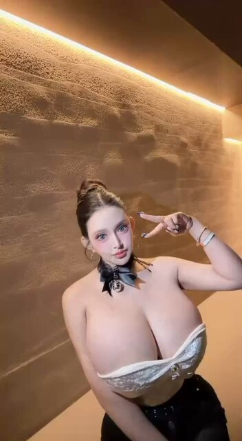 她好像不露 https://t.co/obyX02NAHY