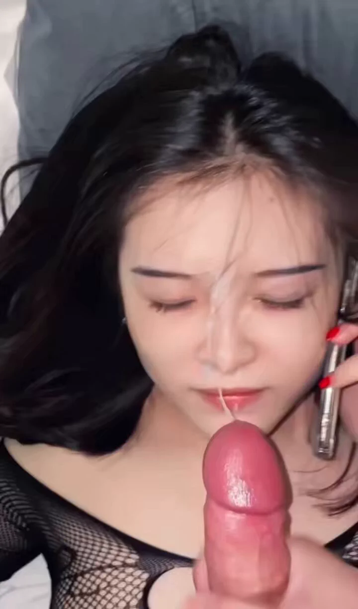 闺蜜真的比我还贱，一边接男朋友电话一边被别人操，刚张嘴说句话又被射的满嘴精液，此时男朋友是啥滋味？闺蜜最近两个月会一直都在我这边哦，想操闺蜜的主人们抓紧来留言告诉我，我来把她推特私发给你们👅 https://t.co/FtDcMOTucu