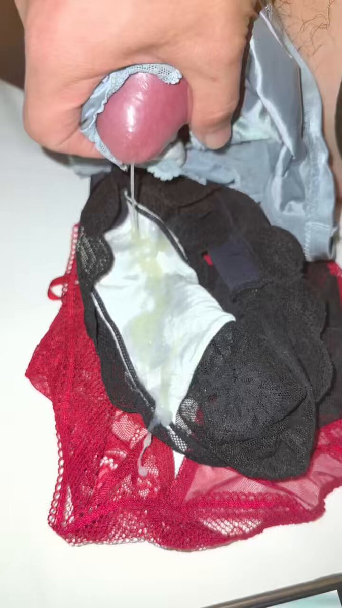 同城网友，看着骚母狗的露脸照爆射在她原味内裤上，小伙射完脑子里出现了骚母狗被小伙内射的画面没忍住我也对着小伙射过的位置撸了几下就秒射了，两人的精液在裆部混合，拿回家简单处理了一下，她没发现，没过两天就看到骚母狗穿在了身上，如果她隔着内裤自慰两人的精液会不会进入她的阴道，又刺激又爽 https://t.co/qabGXnibrb