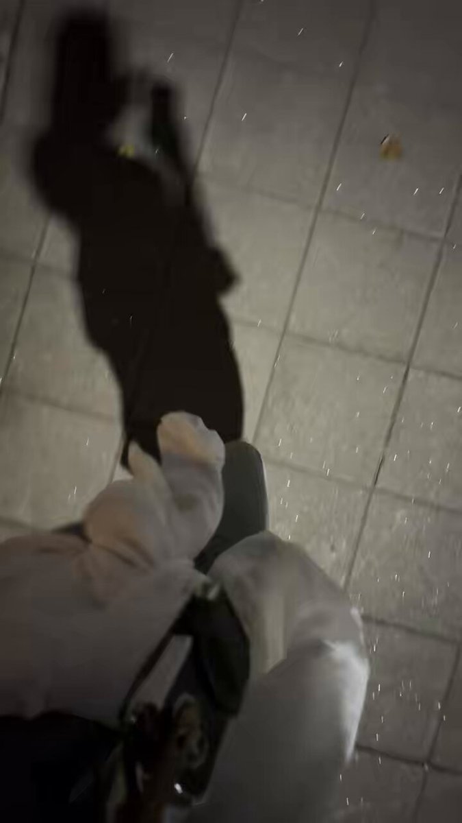 穿後媽裙跑步也算是個奇行種了==

不要問什麼 就是單純要湊步數

然後忘記穿運動服⋯⋯⋯ https://t.co/QoKmDGUh1s