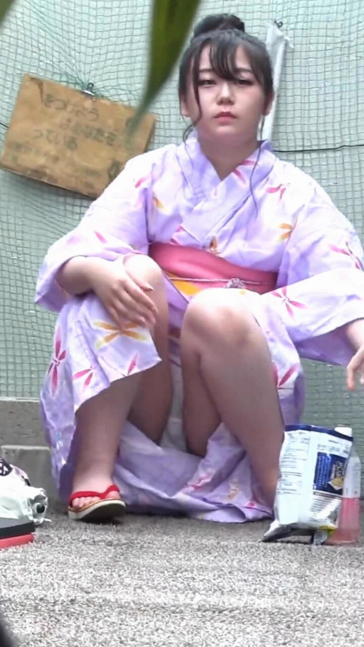 偷拍被发现  她还挺害羞   #抄底 #偷拍 #暴露狂 #露出 #巨乳

关注 @manzhansaoji https://t.co/ck62PJQJbq