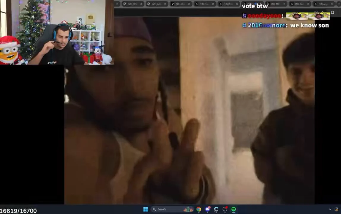 StableRonaldo realized that Plaqueboymax’s last night in FaZe during FaZe Camp was when he sat alone in the background of his stream eating after ending his stream 💔 https://t.co/lmLwNlEuTL