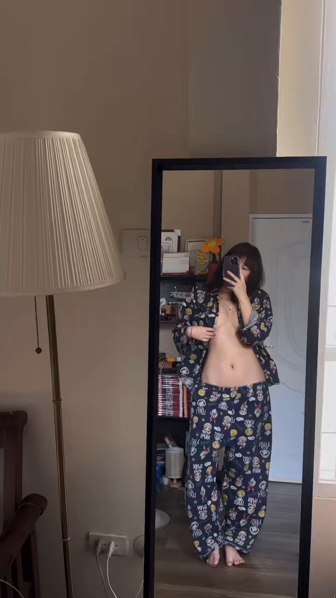 ตื่นแต่เช้า 11.00 น😂 https://t.co/FuWy5wHFHm