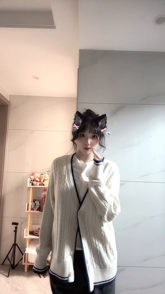 穿再多的毛衣，都没有宝宝你那份爱意还来的温暖，你愿意再帮我升温吗？宝宝 https://t.co/5YF346kaM2