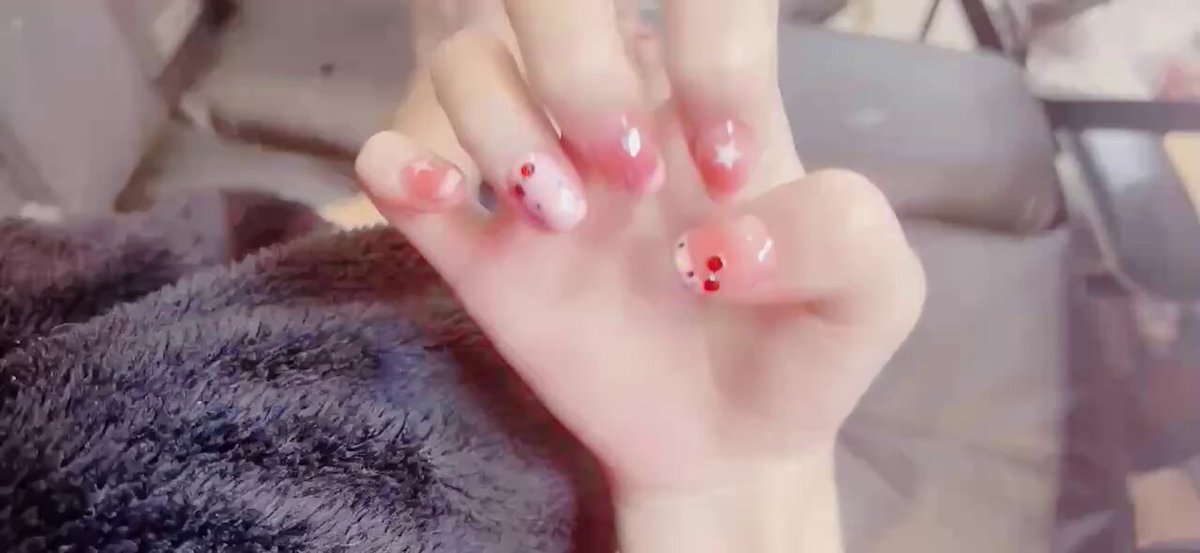 换新美甲啦嘿嘿，甜甜的水蜜桃一样
#锤酱日常 https://t.co/awaANhQi5A