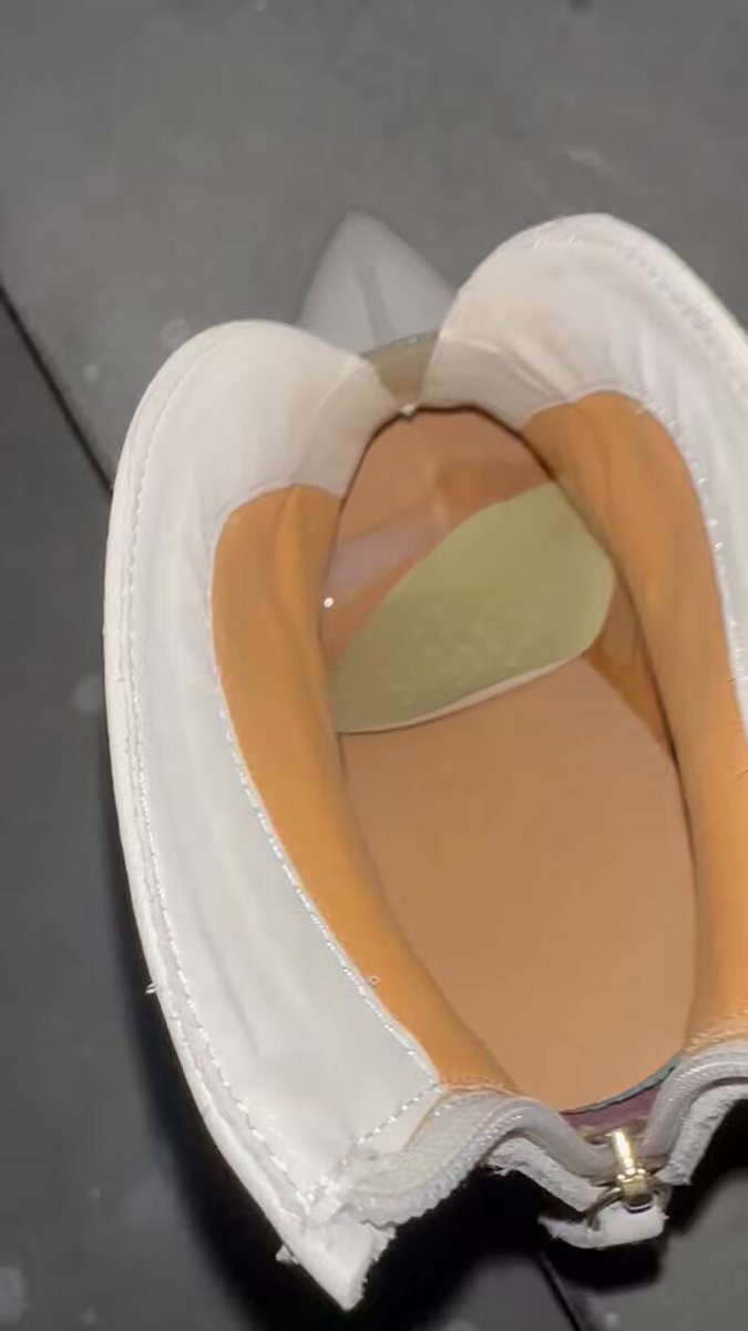 真他娘的过瘾，鞋子主人知道我这样伺候她的骚鞋该有多高兴😊 https://t.co/bqRrfHbkzN