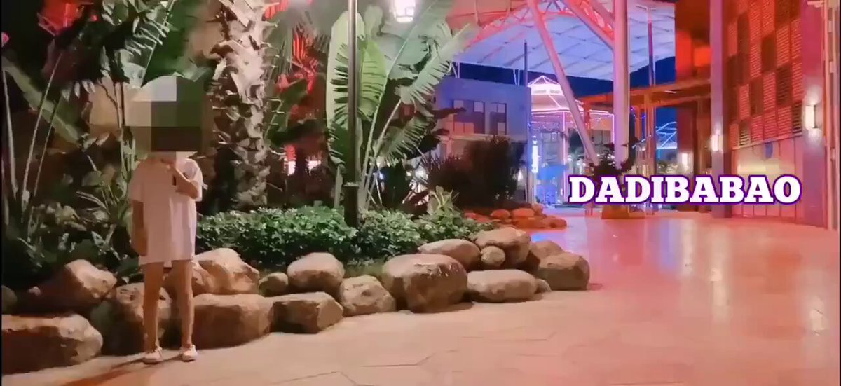 裙子短到危险边缘，你负责吗 https://t.co/KzKeaND9fP