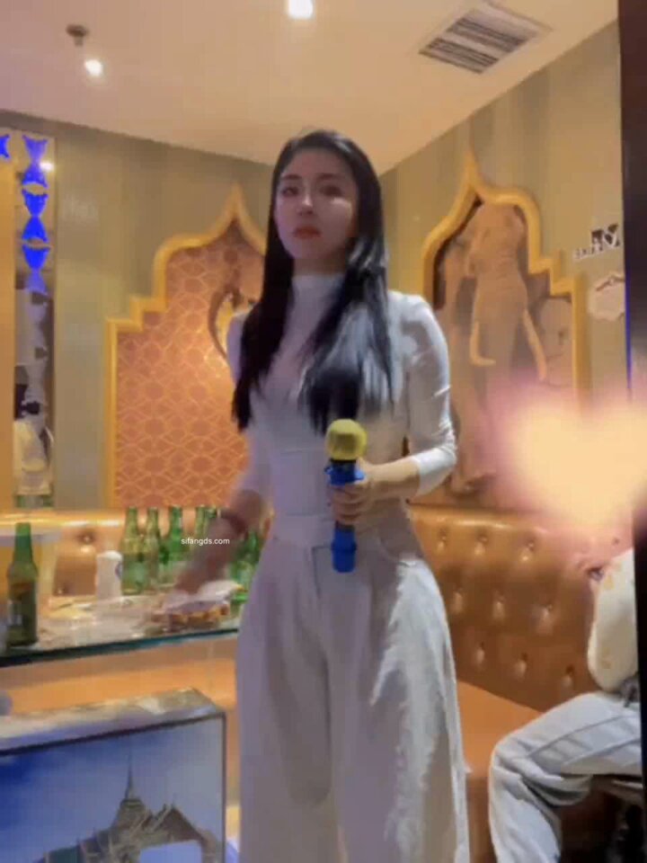 陪我唱歌有福利的哦，这里都是单身姐妹的哦！现场都可以榨干你的哦 https://t.co/y0551ts1Y1