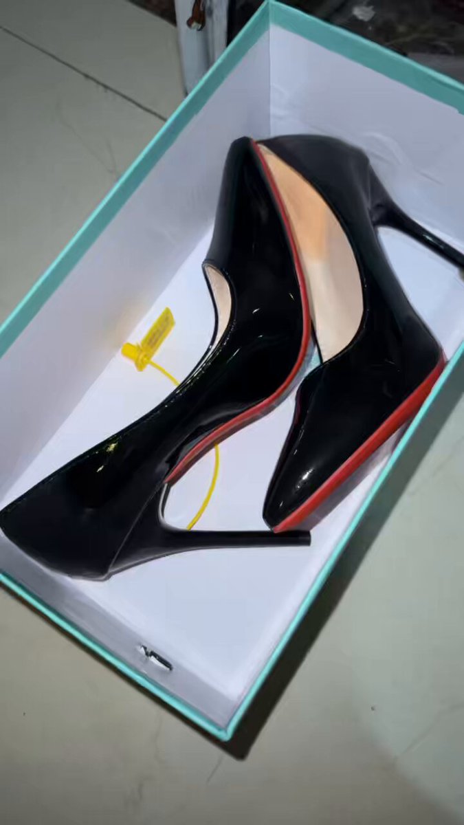 扫楼又遇红底骚高跟👠 https://t.co/GiZcvnzZM5