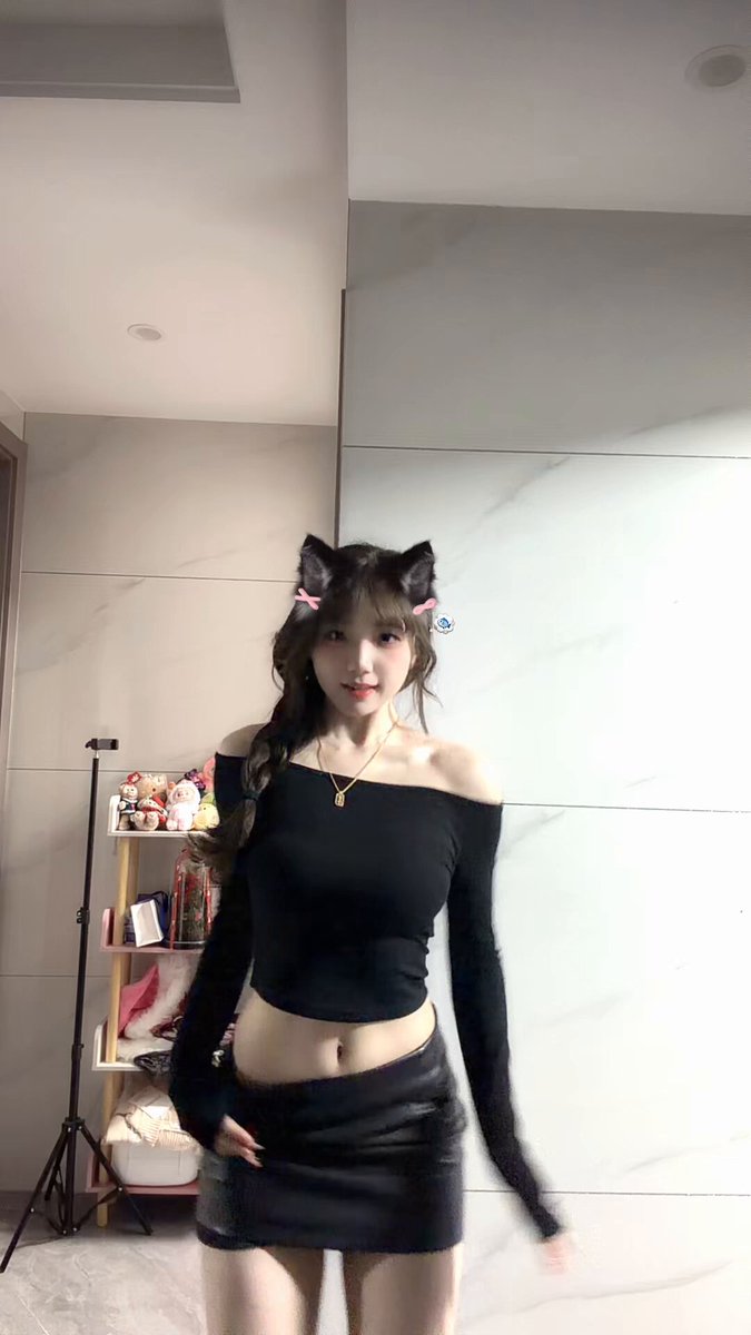 紧身皮裙 https://t.co/1fRiaiS16S