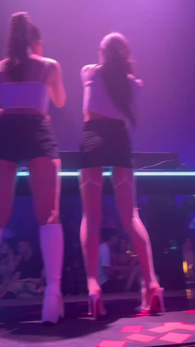 这是哪家酒吧？ 真空露B啊？ #DJ #露出  #走光漏点 https://t.co/Jx6el9ilze