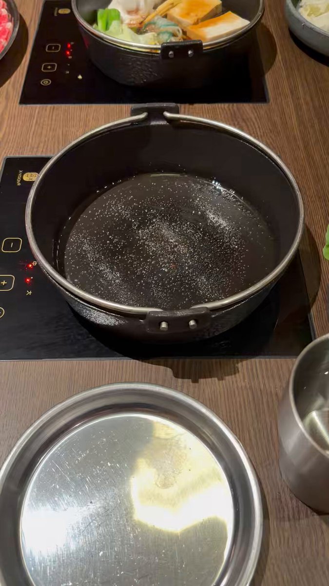 攜家犬@katsuobushi_yu 吃壽喜燒，價格普通味道出乎意料外的好吃跟正宗！高雄的「獨食壽喜燒」👀 https://t.co/BMwlhunEQa