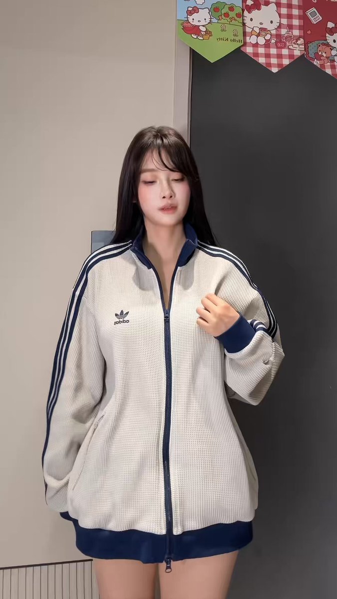 should i take off the jacket? https://t.co/bZ5S1yywSI