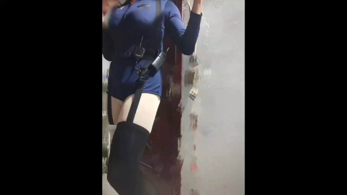 这个母勾也是我雌的叫蓝蓝，丝袜露出爱好者，我怎么玩她呢？让她弄脏鞋子里，然后穿上,前🔒肉塞着尾巴伪街，别人异样的眼光盯着她就爽的不行了，🔒里面又流，回去让她闻着发酵的原味丝袜继续发烧🥵她还在伪街的时候玩过素人🐕
 #RP幻想向    ----想像这样实现你的梦想？ https://t.co/rIpZ1fTEfG